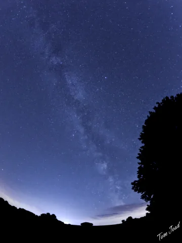 DC-GH6 · 8mm · f/1.8 · 15s · ISO 1600