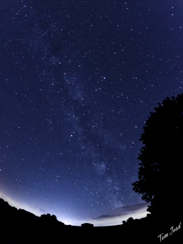 DC-GH6 · 8mm · f/1.8 · 20s · ISO 1600